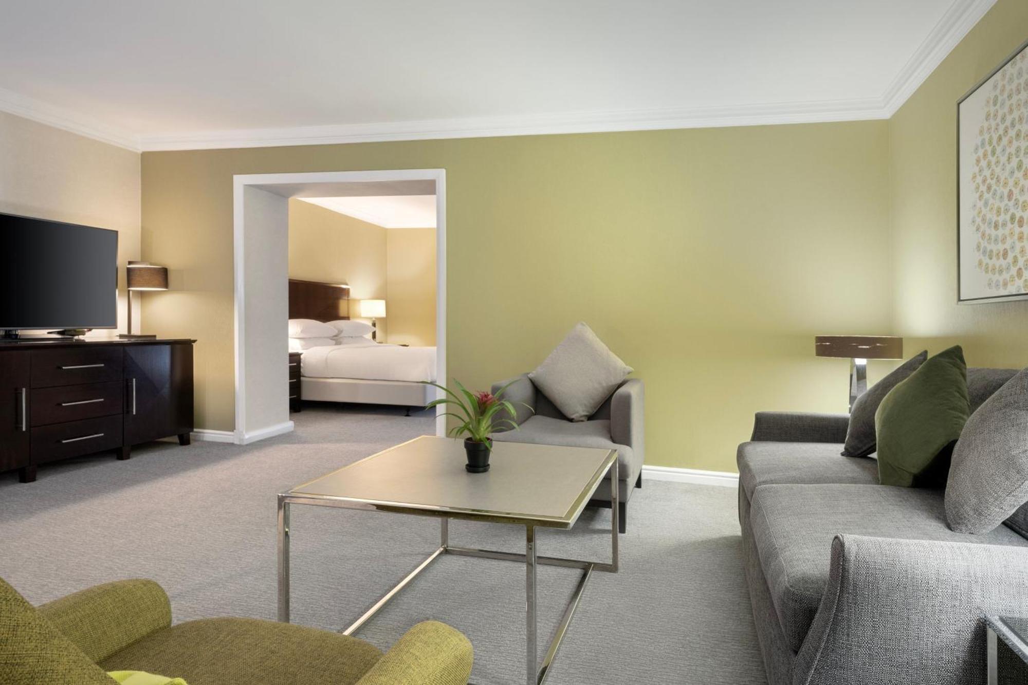 Delta Hotels By Marriott Manchester Airport Hale  Exterior foto