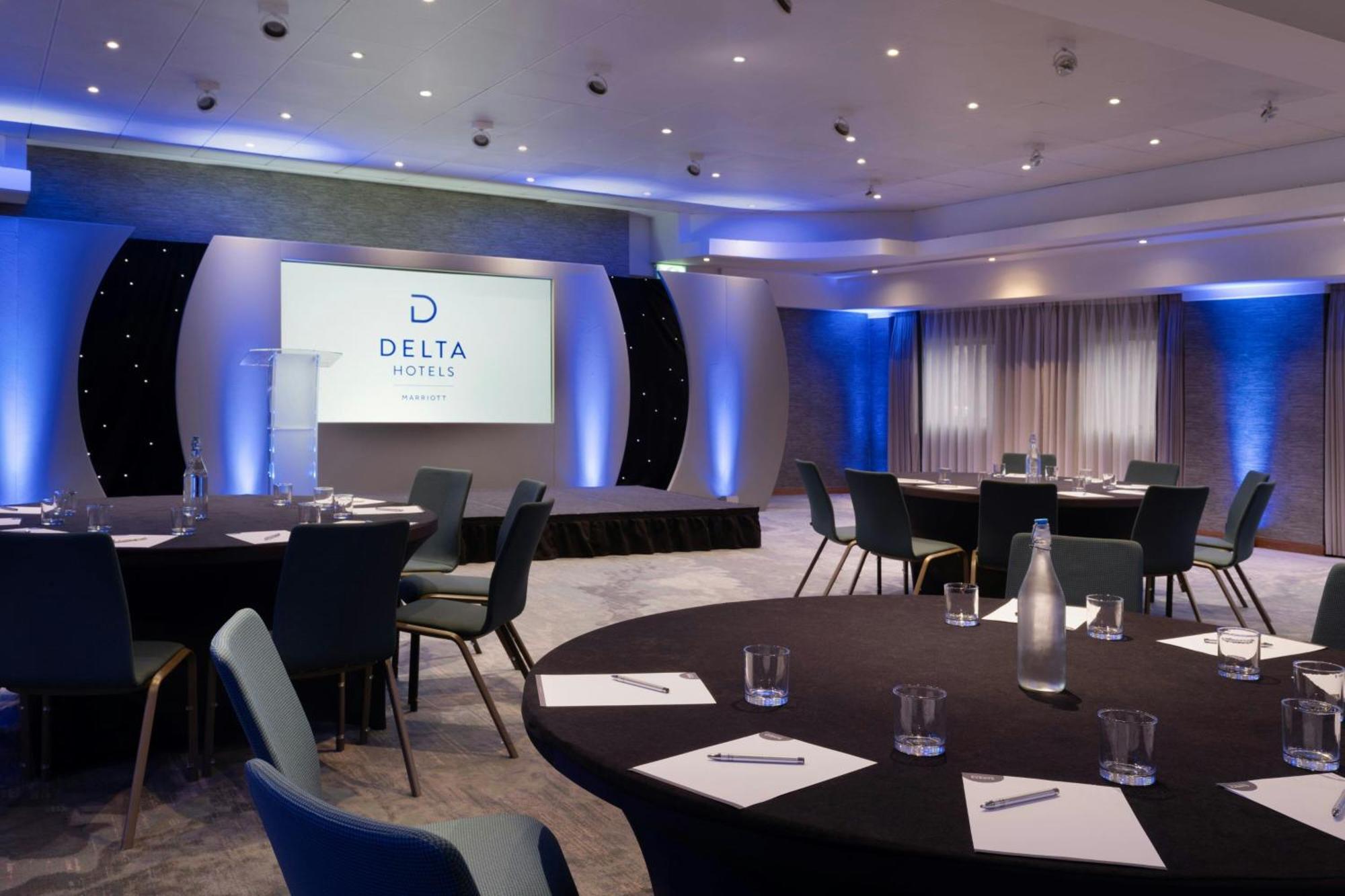 Delta Hotels By Marriott Manchester Airport Hale  Exterior foto