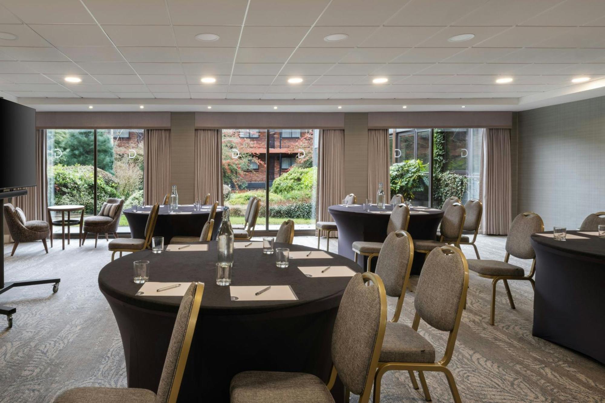 Delta Hotels By Marriott Manchester Airport Hale  Exterior foto