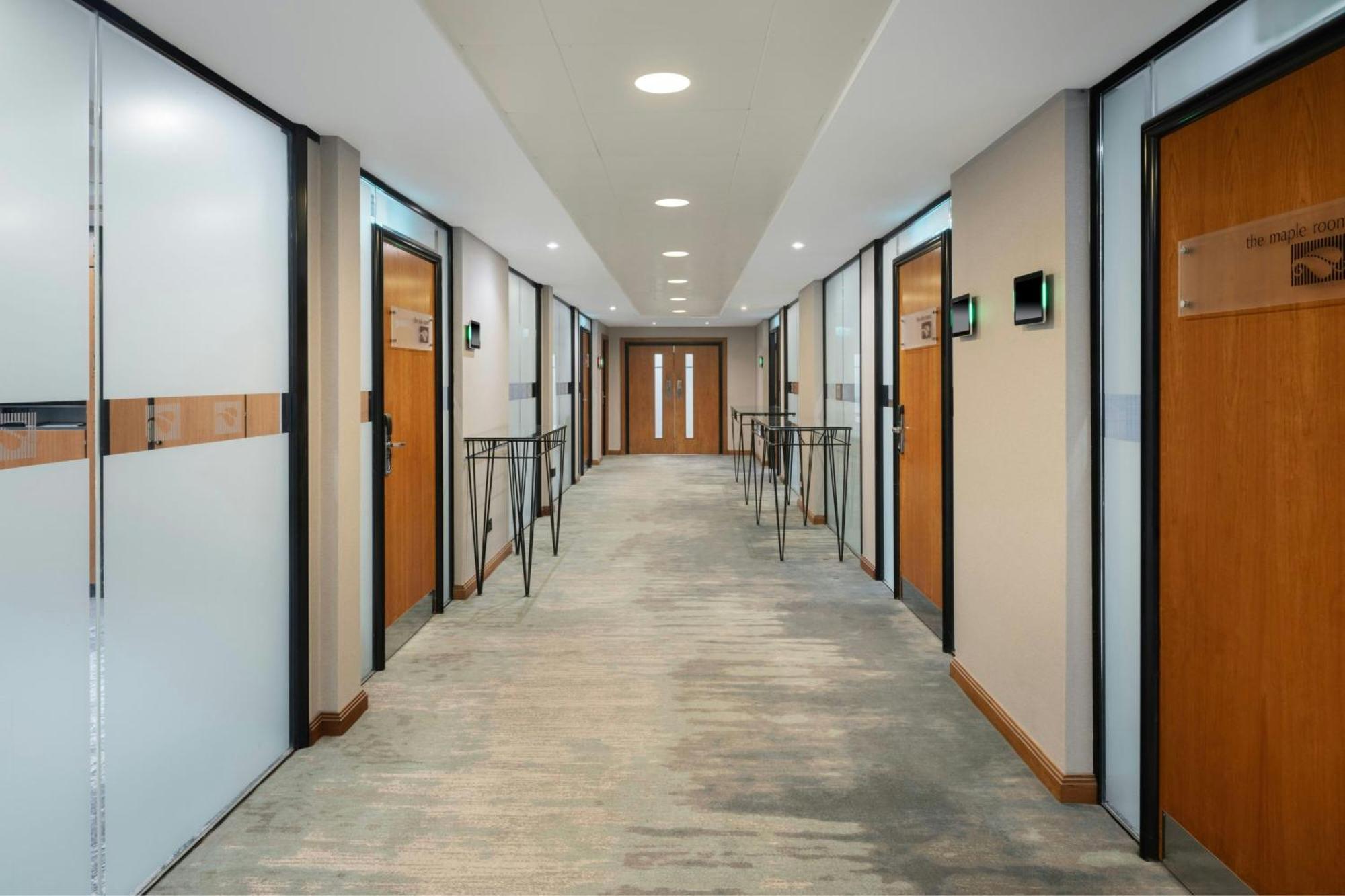 Delta Hotels By Marriott Manchester Airport Hale  Exterior foto